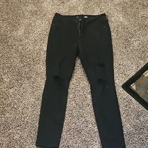 Old Navy pre wash jeans, One jean color and One black 2/ Pairs Women Jeans